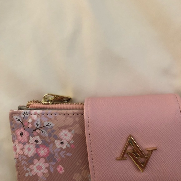 NWOT - Floral Wallet - Picture 3 of 5